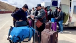 کوردانی ڕۆژهەڵات لە کاتی ئاگربەستی کاتی بۆ کارکردن خۆیان دەگەیەننە تورکیا