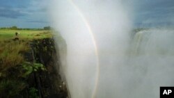 Impophoma ze Victoria Falls.