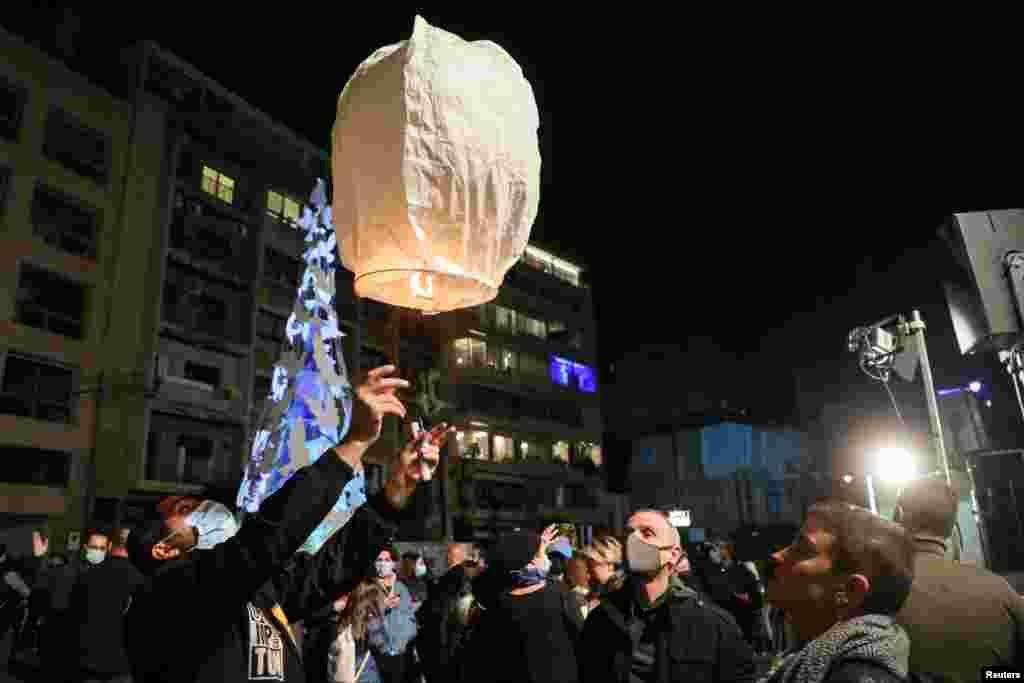 لبنان کے دارالحکومت بیروت میں بھی لوگ کرسمس کی خوشیاں منا رہے ہیں۔