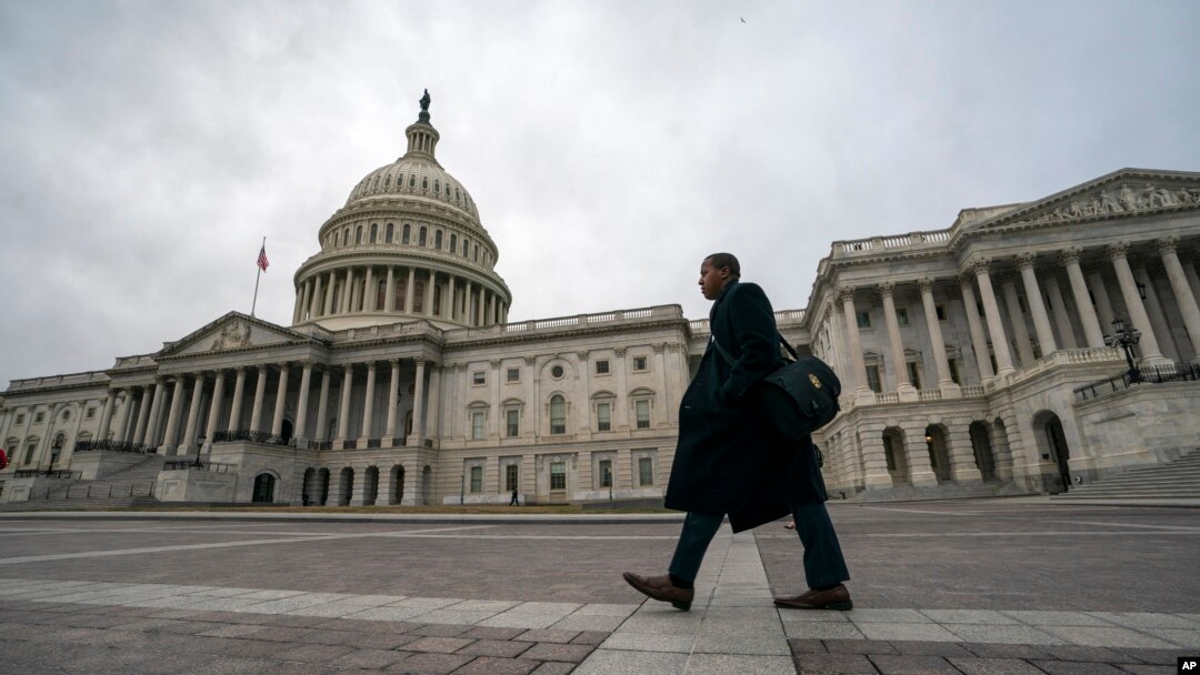 The U.S. Capitol is seen as the partial government shutdown lurches into a third week with President Donald Trump standing firm in his border wall funding demands, in Washington, Jan. 7, 2019.
