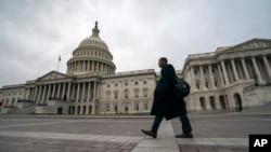 The U.S. Capitol is seen as the partial government shutdown lurches into a third week with President Donald Trump standing firm in his border wall funding demands, in Washington, Jan. 7, 2019.