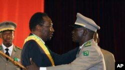 Mali's Interim President Dioncounda Traore, left, is congratulated by coup leader Amadou Sanogo after being sworn in at a ceremony in Bamako, Mali, April 12, 2012. 