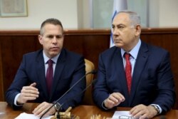 Israeli Prime Minister Benjamin Netanyahu, right, sits next to Israeli Public security Minister Gilad Erdan during the weekly cabinet meeting in Jerusalem April 10, 2016.