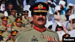 دې لړ کې دپاکستاني پوځ دمطبوعاتي څانګې( ايي ايس پي ار) لخوا دجاري شوي بيان ترمخه دپوځ دمشر لخوا چې دکومو ترهه ګرو دمرګ دسزا پخلى شوى هغوي ترهه ګرۍ، دبې ګناه خلکو،قانون پځايې کوونکو ادارو، تعليمي ادارو او مواصلاتي انفراسټرکچر او وسله والو ځواکونو وژنه کې ککړ دي.