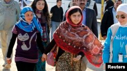 Malala Yusufzoy Iordaniyadagi tengdoshlari bilan