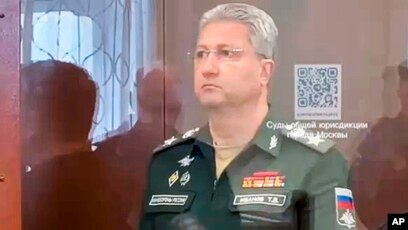 Egri dumba bilan porno