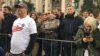 Protest "Svi kao jedan" u sklopu serije protesta "1 od 5 miliona" ispred Skupštine Srbije u Beogradu, 13. aprila 2019. (Aleksandra Nenadović, VOA)