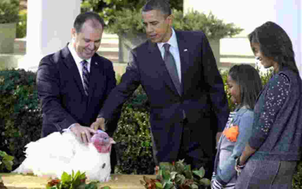 Барак Обама с дочерьми в Белом Доме