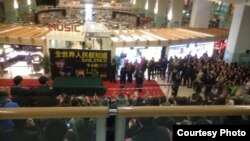 推特網友圖片 李承鵬1月15日在深圳新書簽售會場面火爆 