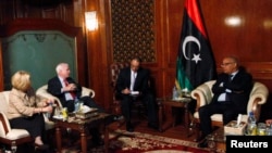 Libyan Prime Minister Ali Zeidan (R) meets with U.S. Senator John McCain (2nd L) at the headquarters of the Prime Minister's Office in Tripoli, December 4, 2013. 