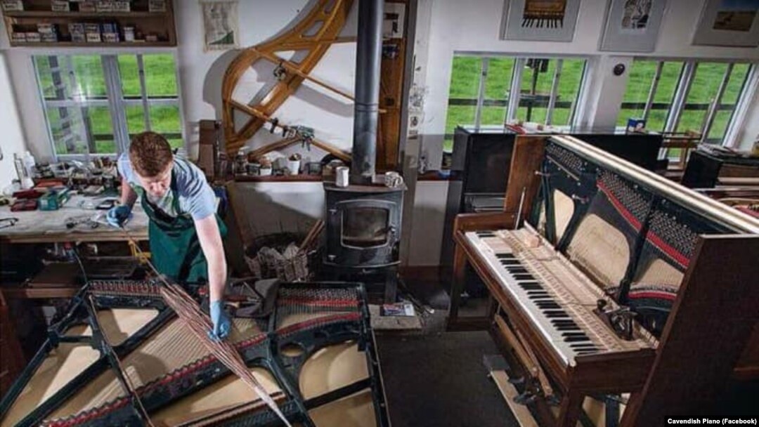 Proses pembuatan piano tradisional Inggris di Cavendish Pianos. (Photo: Facebook/Cavendish Pianos)