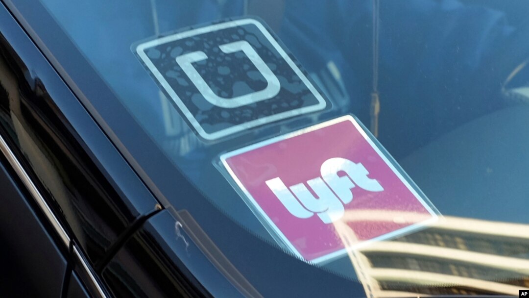 Pengadilan banding California, mengizinkan perusahaan taksi online Uber dan Lyft tetap beroperasi sementara waktu, dengan memperlakukan para pengemudi mereka sebagai kontraktor independen, bukan karyawan yang mendapat tunjangan. (Foto: ilustrasi).