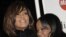 Whitney Houston (kiri) bersama puterinya, Bobbi Kristina Brown di Beverly Hills, California (foto: dok).