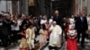 교황 성탄 메시지 “무의미한 우크라이나 전쟁 끝내길” 