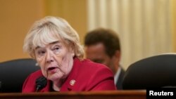 Anggota Kongres AS Zoe Lofgren menghadiri sidang publik kedua mengenai investigasi DPR AS soal serangan di Gedung Capitol pada 6 Januari 2021. Sidang tersebut digelar di Gedung Capitol, Washington, pada 13 Juni 2022. (Foto: Reuters/Joshua Roberts) 