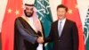 沙特阿拉伯王储穆罕默德·本·萨勒曼在北京钓鱼台国宾馆与中国国家主席习近平握手。（2016年8月31日）2016.