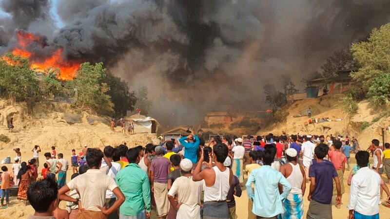 Kebakaran besar terjadi di sebuah kamp pengungsi Rohingya di Bangladesh
