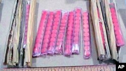 美国海关发布的图片显示，在加利福尼亚州圣克拉门托市收缴的夹藏在一批筷子里的毒品“鸭霸”。（资料照）