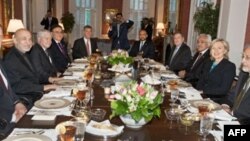 Presidenti afgan takohet me Sekretaren e Shtetit Klinton