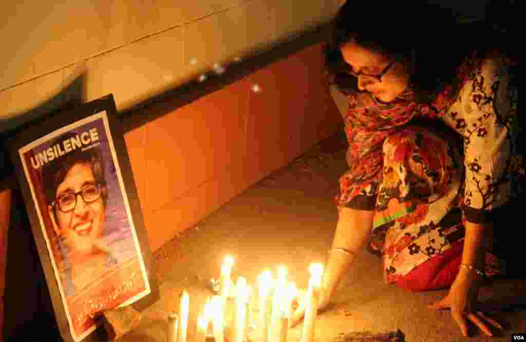 سبین محمود کی یاد میں شمیں روشن کی جارہی ہیں