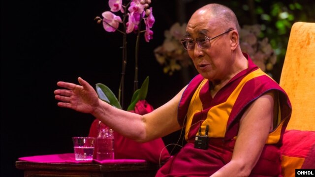 El líder espiritual tibetano Dalai Lama visita desde hace varios años la Clínica Mayo para chequeos regulares.