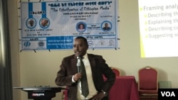 በአዲስ አበባ ዩኒቨርሲቲ የጋዜጠኝነት እና ተግባቦት ትምህርት ክፍል ረዳት ፕሮፌሰር ሙላቱ አለማየሁ