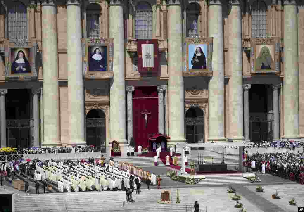 Pope Francis celebrates a canonization ceremony of four new saints in St. Peter&#39;s Square at the Vatican, May 17, 2015. Sisters Mariam Bawardy and Marie Alphonsine Ghattas were among four sisters who were made saints at a Mass in a sun-soaked St. Peter&#39;s Square.