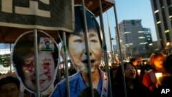 Protesters with portraits of impeached President Park Geun-hye march towards the presidential house during a candle light vigil calling for her arrest in Seoul, South Korea, March 11, 2017.