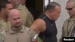 Cesar Sayoc, escorté depuis une installation du FBI à Miramar, en Floride, le 26 octobre 2018.