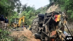 Imagen del estado en que quedó el autobús siniestrado en el que fallecieron mas de 20 personas a las afueras de Magdalena Peñasco, en el estado de Oaxaca, México, el 5 de julio de 2023.