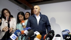 Jesus Torrealba, secretario de la coalición de partidios de oposición MUD, respondió a la decisión del gobierno de suspender la recolección del 20% de firmas para el referendo revocatorio contra el presidente Nicolás Maduro. Oct.21, 2016.