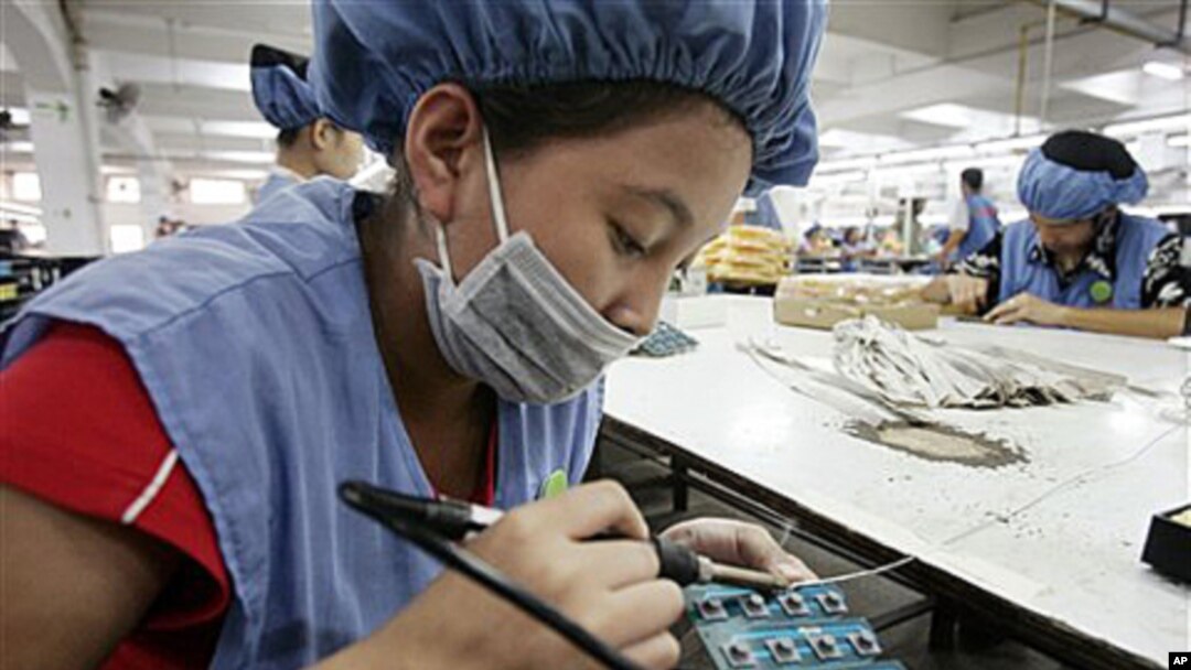 東莞工人燒焊玩具零件