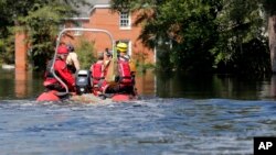 Después del paso del huracán Florence varios poblados en Carolina del Sur permanecen inundados y se esperan más inundaciones durante el fin de semana. La foto muestra el poblado deNichols en Carolina del Sur, el viernes 21 de septiembre.