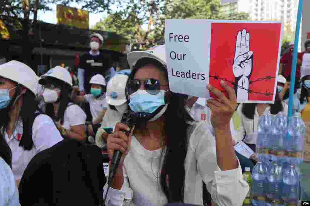 ရန်ကုန်မြို့ မြေနီကုန်းအနီး စစ်အာဏာဆန့်ကျင်ဆန္ဒပြ မြင်ကွင်း။ 