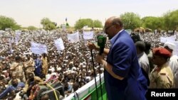 Sudanese President Omar Hassan al-Bashir addresses the crowd during a campaign rally in East Darfur, April 5, 2016.