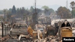 Kawasan yang hancur akibat kebakaran hutan yang dijuluki "Carr Fire" di sebelah barat Redding, California, 27 Juli 2018.