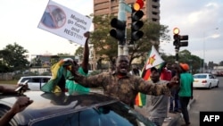 Exultation dans les rues de Harare après la démission de Mugabe (21 nov. 2017)