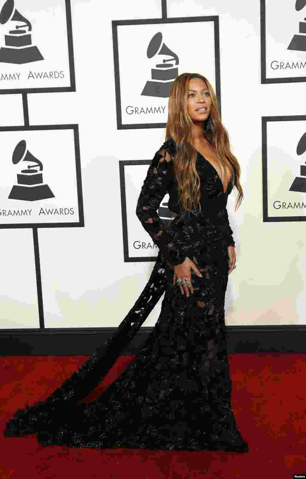 A cantora Beyonce chega à 57ª gala anual dos Prémios Grammy Los Angeles, Califórnia Fev 8, 2015. 