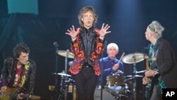 Ronnie Wood, Mick Jagger, Charlie Watts y keith Richards. 'No Filter' gira europea 2017. U Arena, Nanterre, cerca de Paris. Oct. 22, 2017. (AP Photo/Michel Euler)