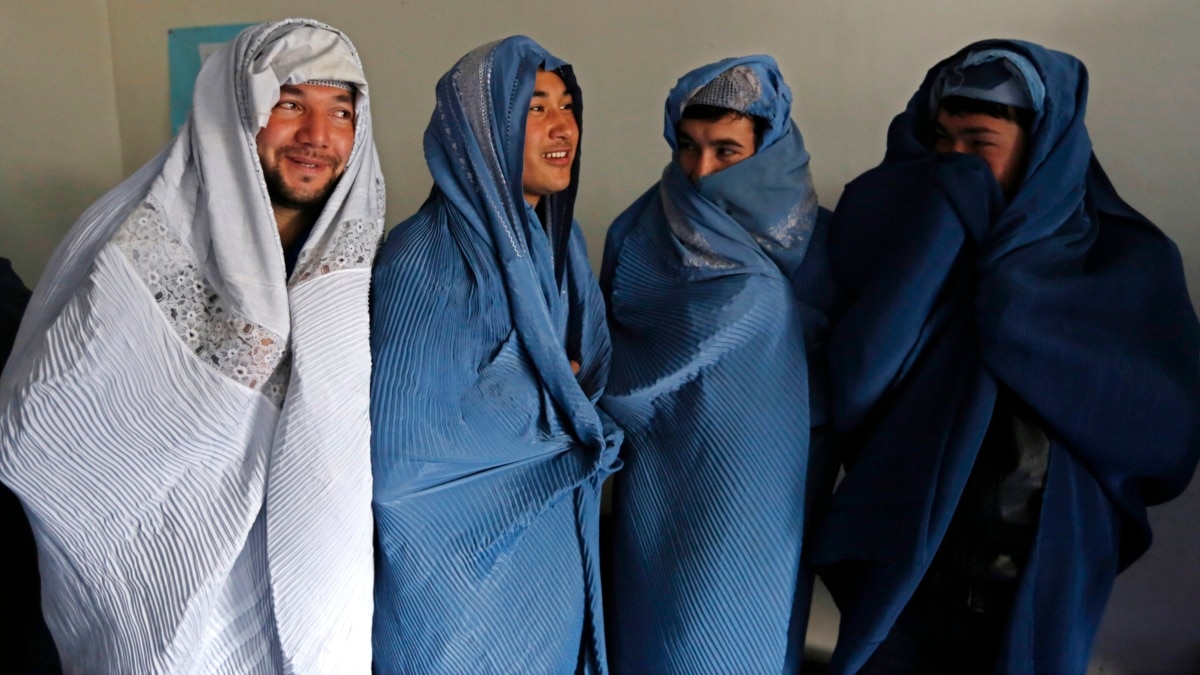 Afghan Men Don Burqas, Take to Streets for Women's Rights