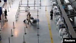 Passengers arrive at the Air France check in at Nice airport as Air France pilots, cabin and ground crews unions call for a one-day strike over salaries in France, March 30, 2018.