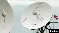 ARHIVA, ILUSTRACIJA - Sateltiske antene u Kornvolu, Velika Britanija, 23. juna 2013. (Foto: Reuters/Kieran Doherty)