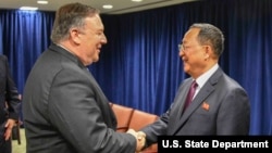 마이크 폼페오 미국 국무장관과 리용호 북한 외무상이 26일 73차 유엔총회가 열리고 있는 뉴욕에서 별도의 회담을 했다.