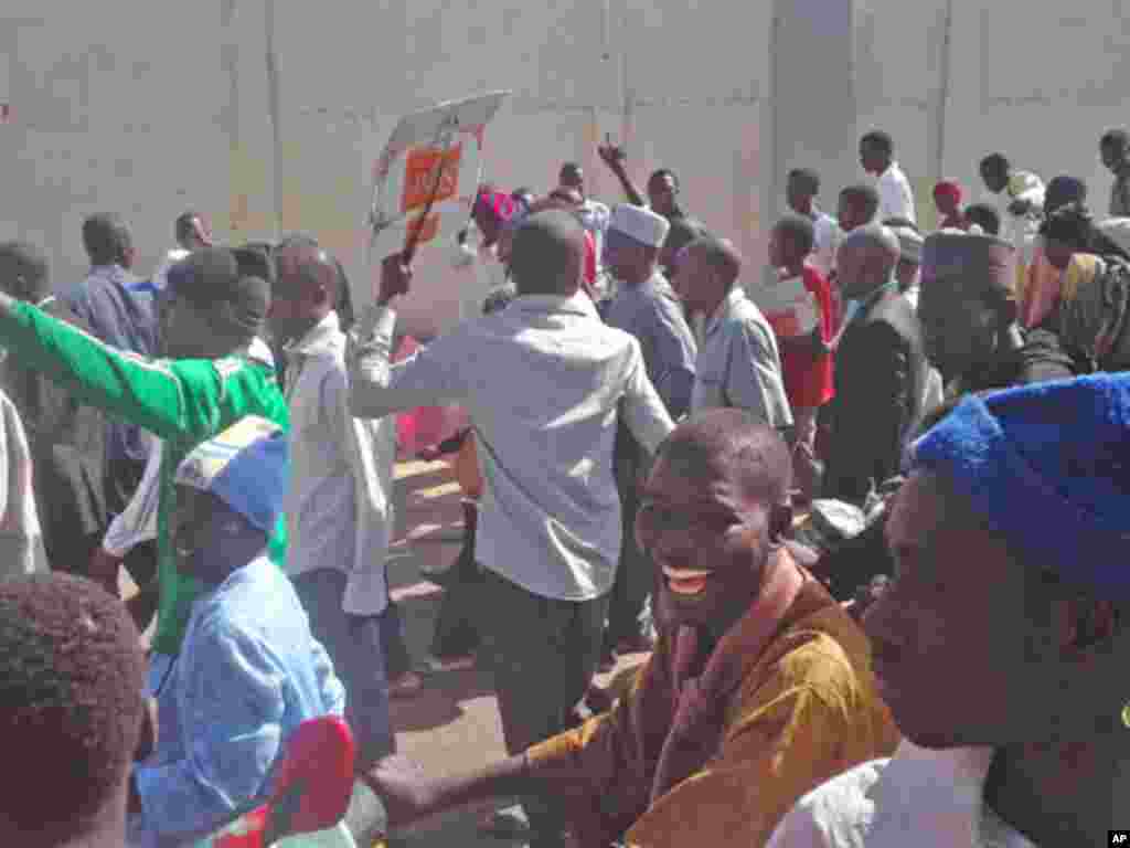 Hotunan masu zanga zangar kin jinin janye farashin man fetir a Najeriya.