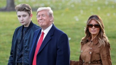 Tổng thống Donald Trump, Đệ nhất Phu nhân Melania Trump, và con trai Barron.