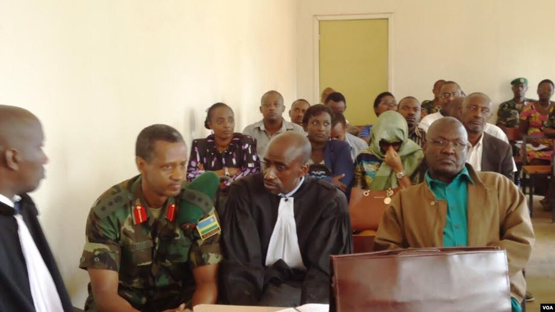 Col Tom Byabagamba na Gen. Frank Rusagara mu rukiko. Taliki 26.9.2014