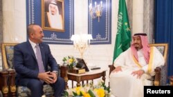 Saudi Arabia's King Salman bin Abdulaziz Al Saud (R) meets with Turkish Foreign Minister Mevlut Cavusoglu in Jeddah, Saudi Arabia, June 16, 2017.