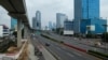 Jalan-jalan di Jakarta tampak sepi setelah penerapan Pembatasan Sosial Skala Besar (PSBB) di tengah wabah virus corona (COVID-19), Jumat, 10 April 2020. (Foto: AFP)