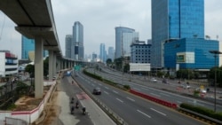 Suasana Jakarta yang lengang saat penerapan PSBB April tahun lalu. (Foto: AFP). Pemerintah didesak kembali memberlakukan kebijakan PSBB guna menekan lonjakan kasus COVID-19 akhir-akhir ini.
