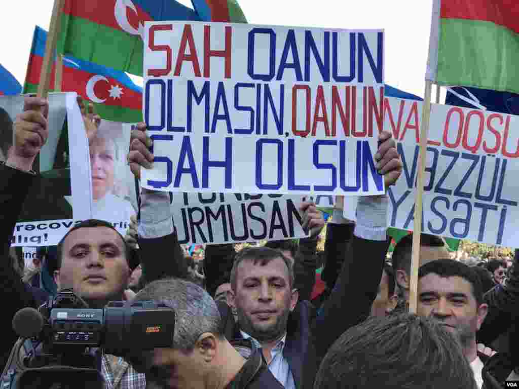 Milli Şura mitinq keçirib